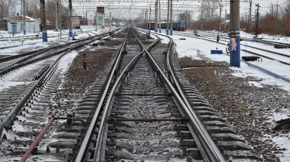 Поезд сбил насмерть двух человек в Жамбылской области