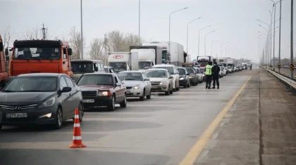 980 автомобилям ограничили въезд через блокпосты вокруг Нур-Султана полицейские