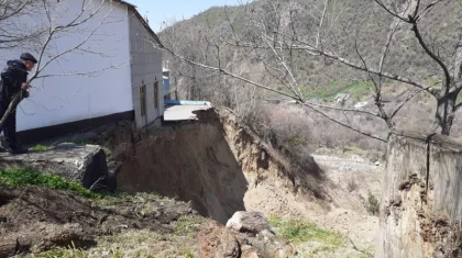 Крупный оползень сошел в предгорных районах Алматы