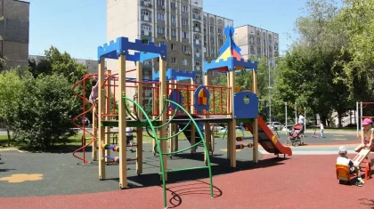 Детям до 14 лет запретили без взрослых гулять во дворах Алматы