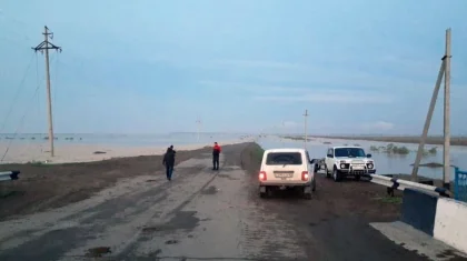 Поселки подтопило водой в Туркестанской области из-за прорыва дамбы в Узбекистане