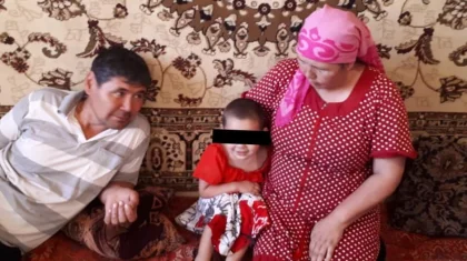 Полицейские обнаружили трехлетнюю девочку на блокпосту в Туркестанской области