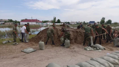 Временные дамбы построили в подтопленных селах Туркестанской области