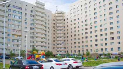 Девушка выпрыгнула из окна на восьмом этаже в Нур-Султане