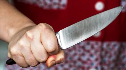 Вооруженная женщина устроила погром в столичном супермаркете