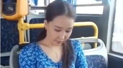 Пассажирка автобуса без маски сломала телефон контролеру в Алматы