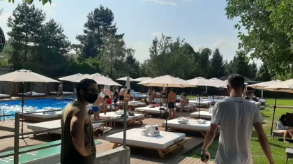 Зона отдыха с бассейном работала во время карантина в Алматы