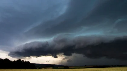 Казахстанцев предупреждают о шквале и понижении температуры
