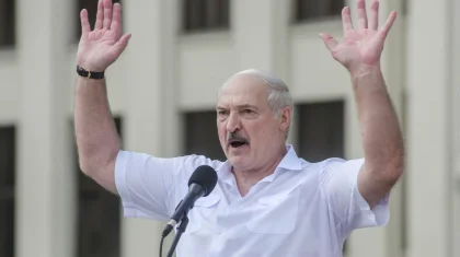 Александр Лукашенко закрывает бастующие предприятия