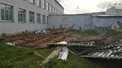 Ветер сорвал крышу школы в СКО