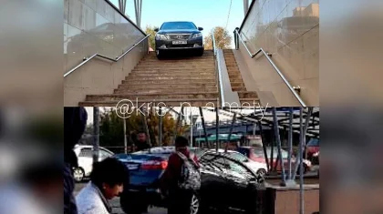 Автомобиль заехал в подземный переход в Алматы