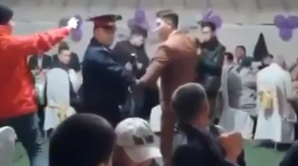Тамаду в форме полицейского привлекут к ответственности в Карагандинской области