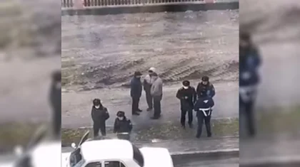 Мужчину пырнули ножом на улице в Караганде