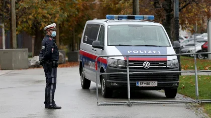 Десятки молодых людей разгромили католическую церковь в Вене