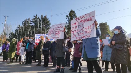 Кыргызстанцы снова вышли на митинги