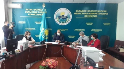 Глава центра непартийного наблюдения встретился с членами избиркома в ЗКО