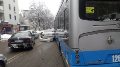 Массовое ДТП с участием троллейбуса произошло в центре Алматы