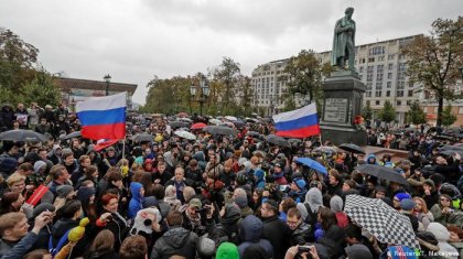 Протесты в поддержку Навального. Силовики задерживают россиян по разным городам