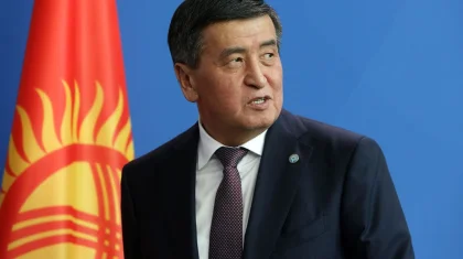 Сооронбай Жээнбеков с семьей покинул Кыргызстан