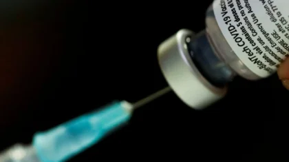 Мужчина умер через несколько минут после прививки от коронавируса