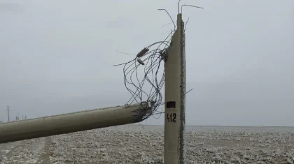 Ураганный ветер снес столбы в Туркестанской области