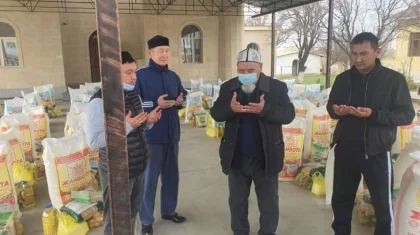Меценат-нуротановец раздал продукты 100 туркестанским семьям