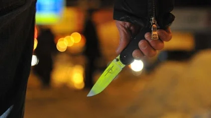 Мужчина беспричинно ударил ножом девушку в Алматы