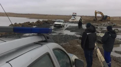 Талая вода смыла мост в Атырауской области