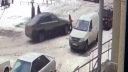 Водитель сбил ребенка во дворе дома и скрылся в Павлодаре