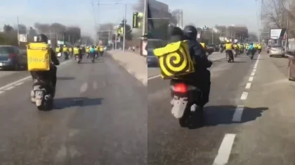 Траурный мотопробег устроили доставщики еды в Алматы