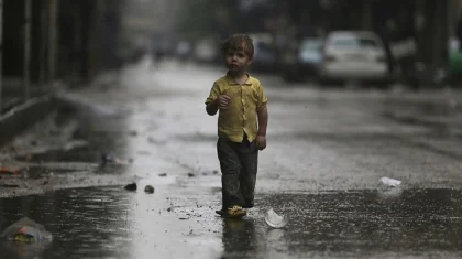 Двухлетний мальчик ночью гулял один в Алматы