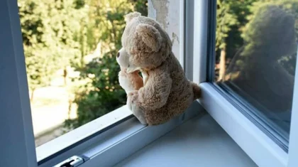 Двое детей выпали из окон многоэтажек в Карагандинской области