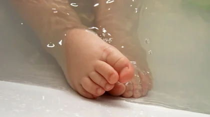 Отец сварил 3-летнюю дочь в ванной