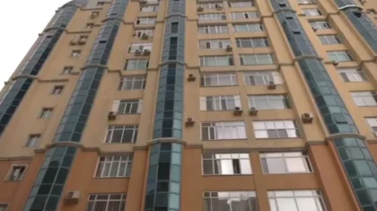 Годовалый ребенок выпал из окна многоэтажки в Нур-Султане
