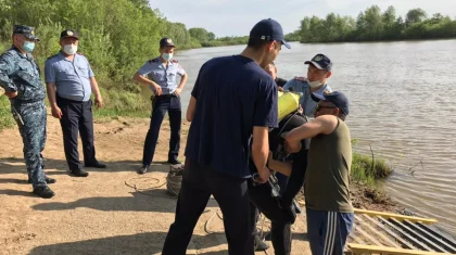 Отдыхавшие на турбазе преподаватель и студентка погибли, делая селфи в СКО