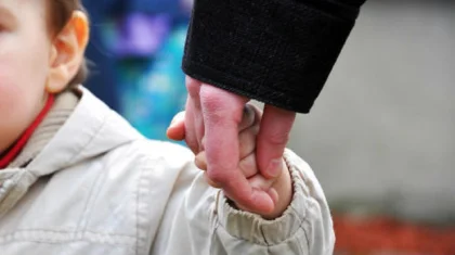 Женщина забрала из садика двухлетнего мальчика и скрылась в Шымкенте