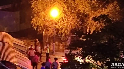 Ребенок скончался, схватившись за фонарный столб около школы в Актау