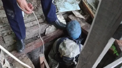 Годовалая девочка упала в выгребную яму в Алматы, спасать ее бросились брат, отец и бабушка. Трое погибли