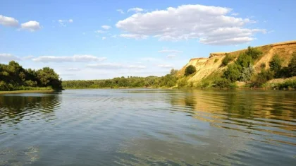 Мать и двоих ее сыновей нашли мертвыми на берегу Урала в ЗКО