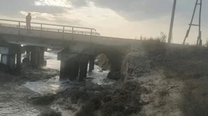 В Жамбылской области размыло основание моста, поезда задерживаются