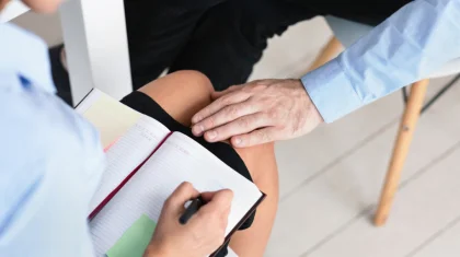 «Поцелуи и объятия»: директора школы осудили за приставания к учителям в Экибастузе