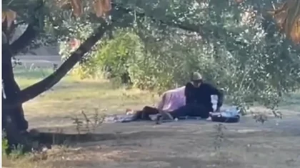 Пара занялась аморальным делом прямо в алматинском парке и попала на видео
