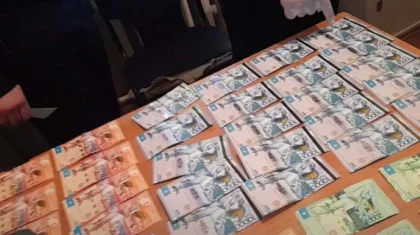 Взятка в долларах и тенге: житель ЗКО пытался «договориться» с полицейским