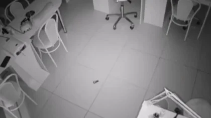 Паранормальное явление? Видео из салона красоты напугало казахстанцев