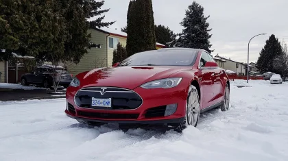 Водители Tesla не могут попасть в свои автомобили