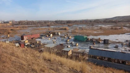 «Воды полтора метра»: жители сообщают о затоплениях из-за прорыва плотины в Алматинской области