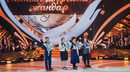 Статуэтки «Алтын жүректі жандар» вручили 30 представителям социально значимых профессий в столице