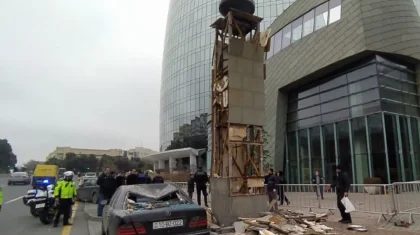 Взрыв прогремел напротив здания парламента в Баку, есть пострадавшие