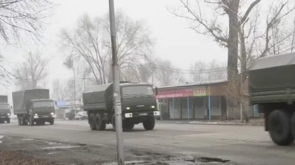 Колонну военной техники сняли на видео в Алматы