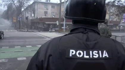 «Атаковали с 4-5 сторон»: полицейский - о штурме Департамента в Алматы